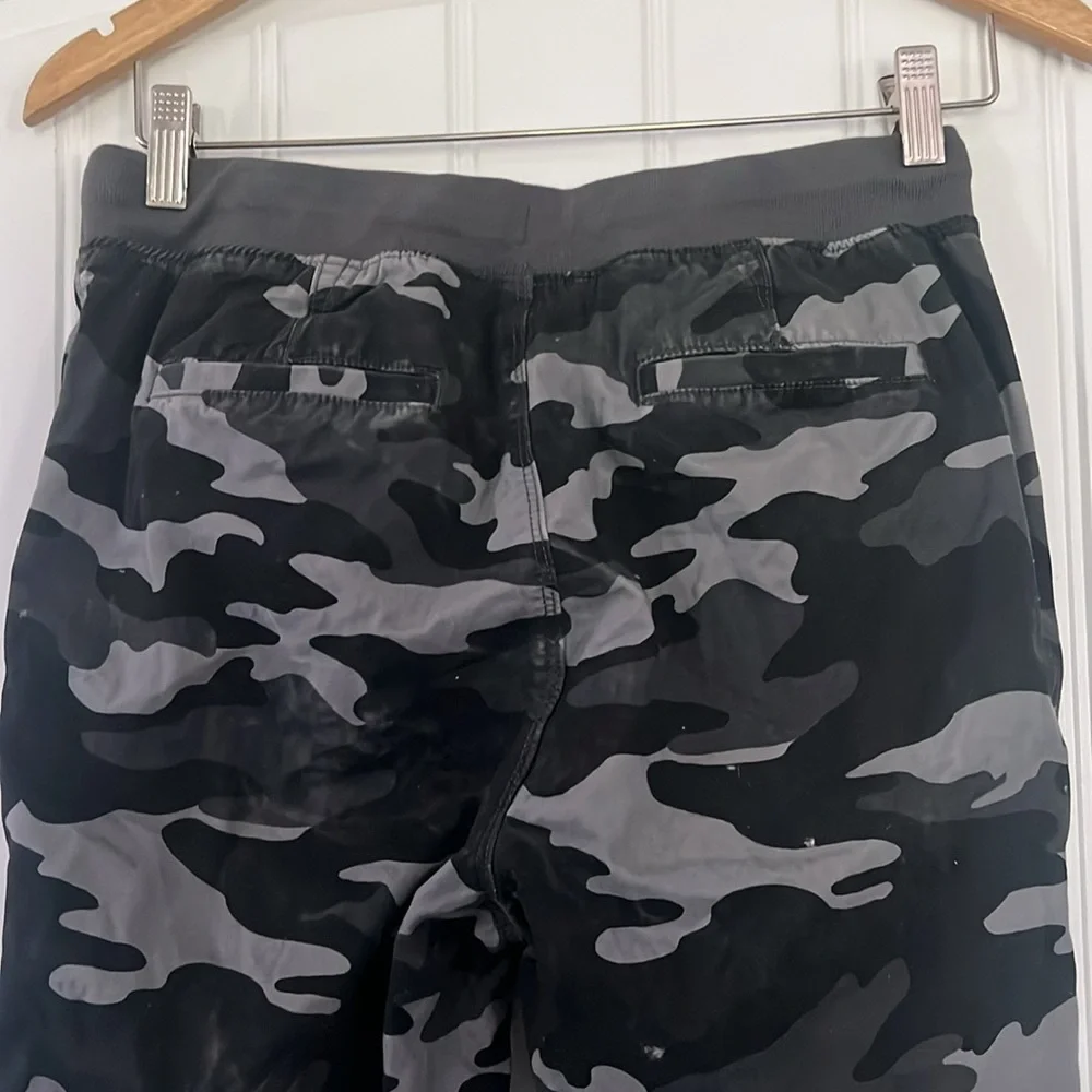 Lands' End camo joggers size Large